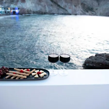 Spilia Milos Firopotamos