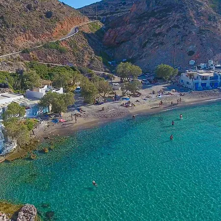 Spilia Milos